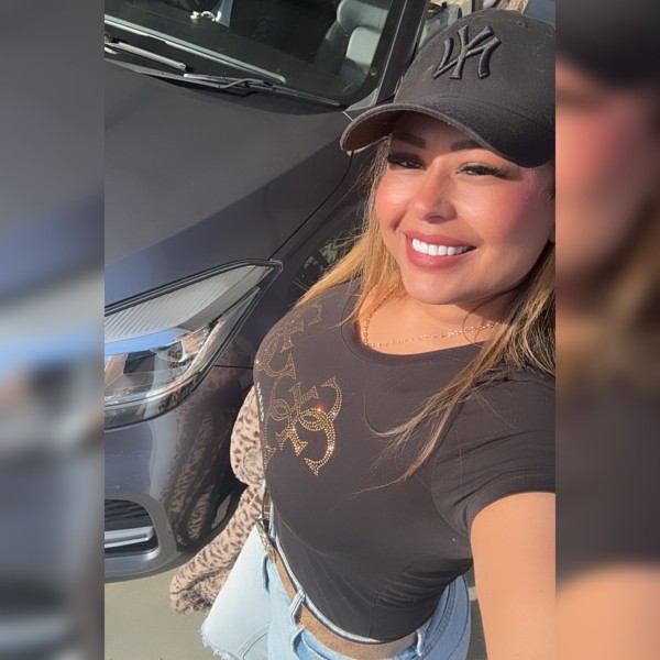 VALENTINA morena simpática en Juan Carlos I