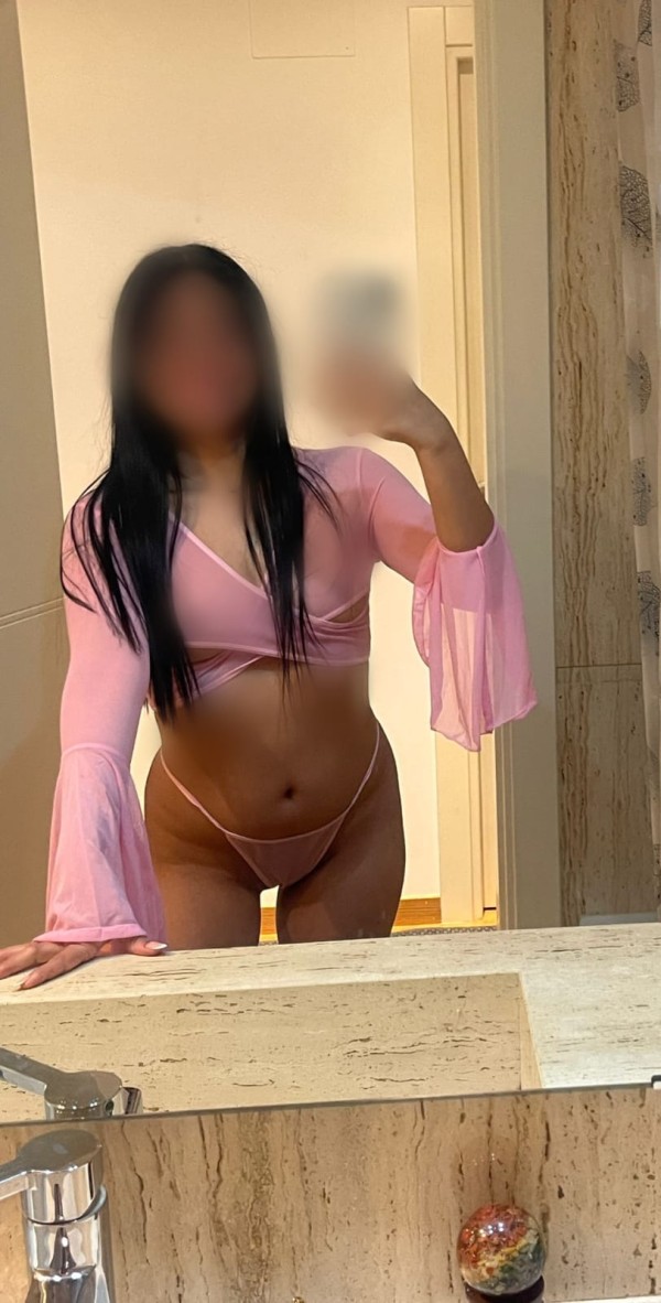 JOVENCITA LINDA VEN Y CORRETE EN MIS LOLAS