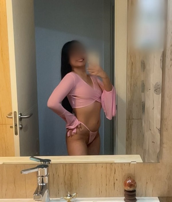 JOVENCITA LINDA VEN Y CORRETE EN MIS LOLAS