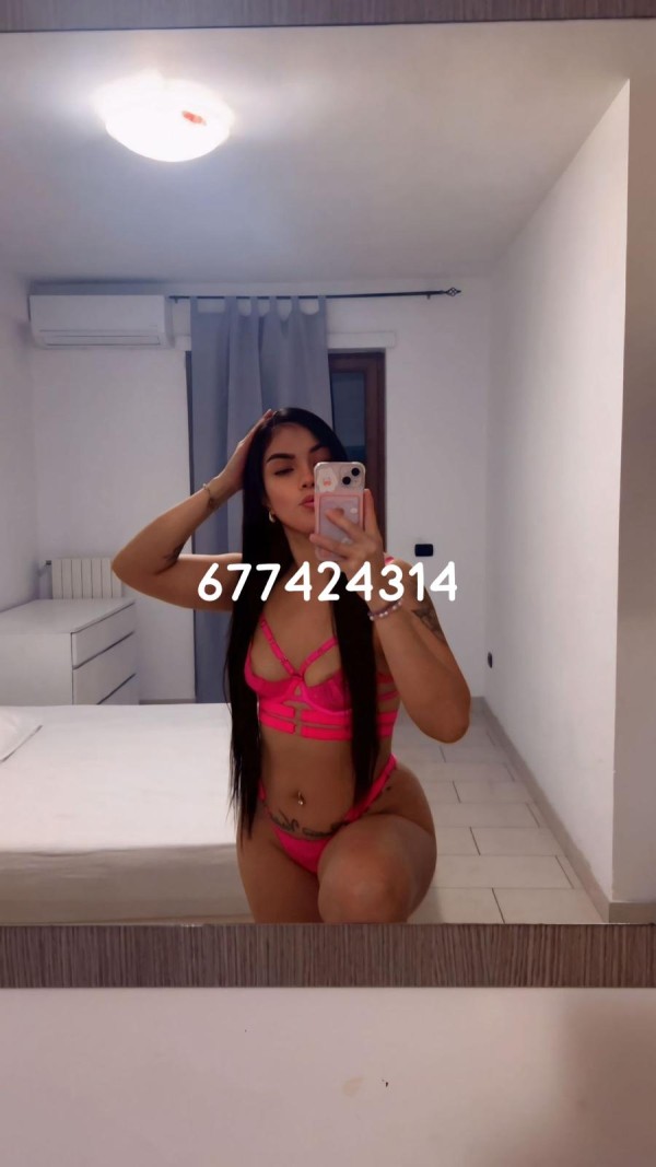 Latina ardiente y coqueta