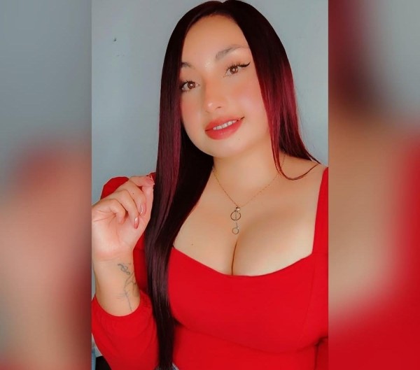 Mia  súper fiestera bisexual