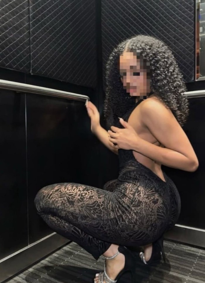 DELICIOSA IMPLICADA MORBOSA DESEOSA DE PLACER