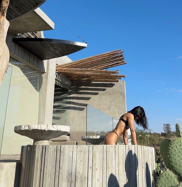 MÍA UNA EXPLOSIÓN DE CHICA EN LA CIUDAD ATRÉVETE