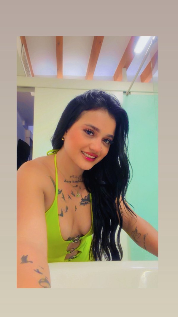 Alejandra. QUIERO FOLLAR HASTA CORRERNOS JUNTO, ¿VIENES?