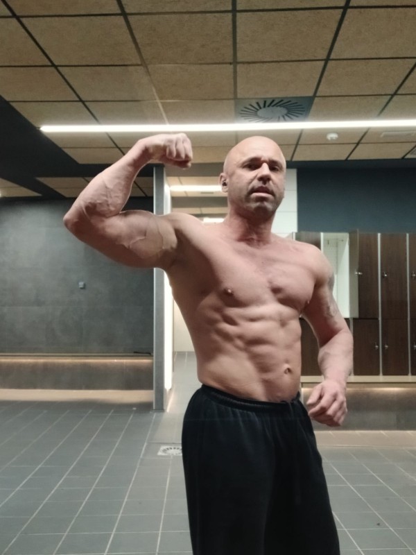 RAUL UN GIGOLO PARA CHICAS !!