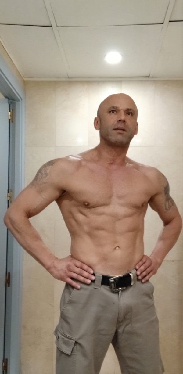 RAUL UN GIGOLO PARA CHICAS !!