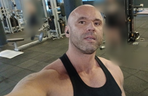 RAUL UN GIGOLO PARA CHICAS !!