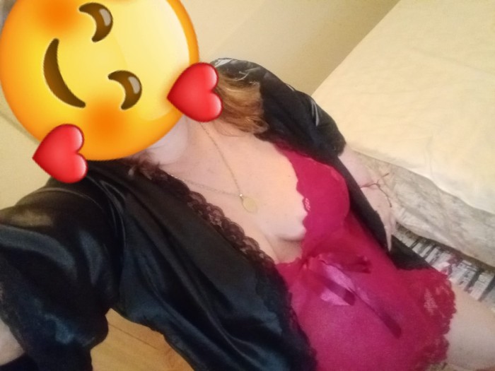 Madurita rellenita disponible muy implicada