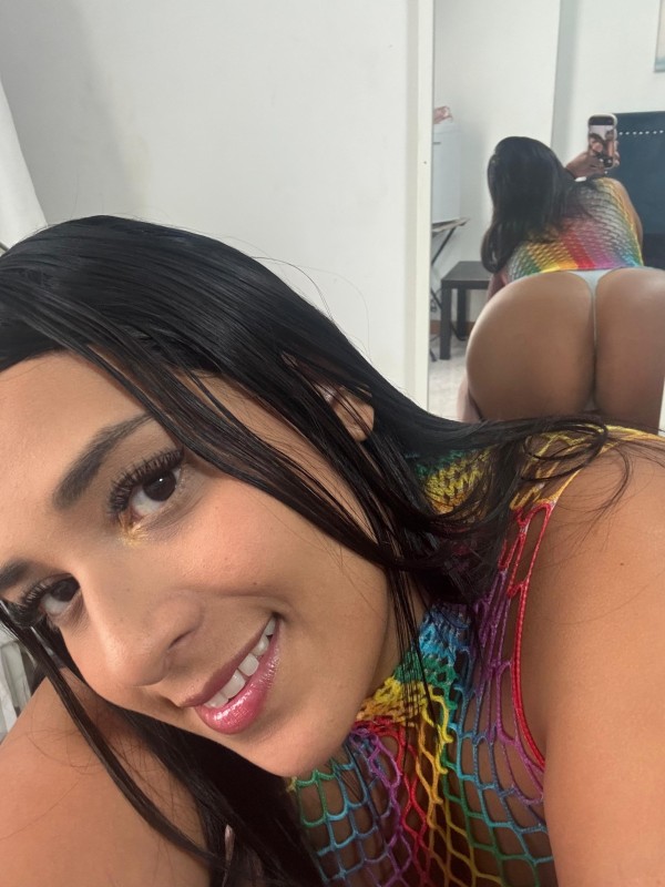 jade y mia dos amiguitas cachondas cariñosas fiesteras 24h sabadell