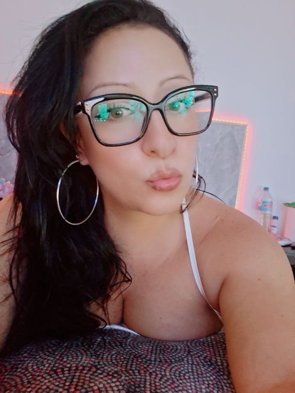 DELICIOSA IMPLICADA SENSUAL COMPLACIENTE