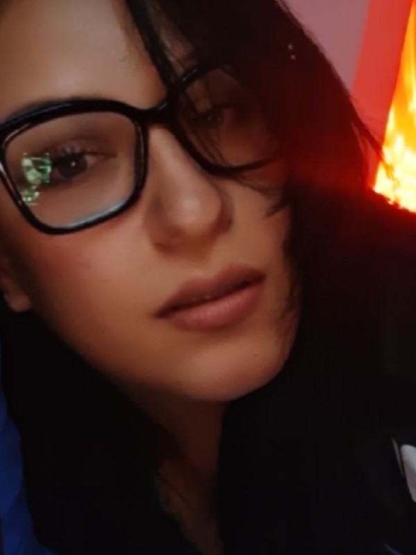 DELICIOSA IMPLICADA SENSUAL COMPLACIENTE