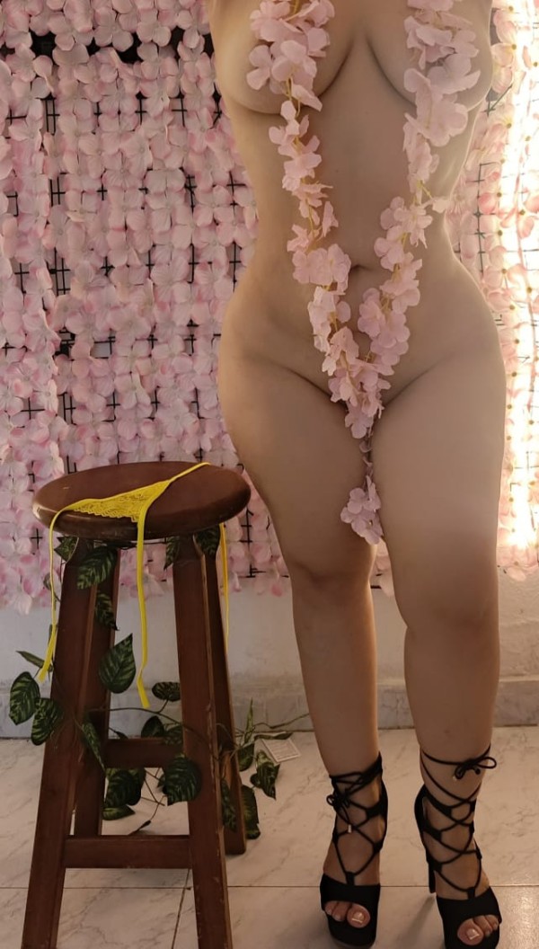 MORBOSA CACHONDA IMPLICADA DESEOSA DE PLACER