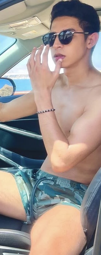 MATEO CHICO JOVEN Y SEXY CON GANAS DE PASARLO RICO