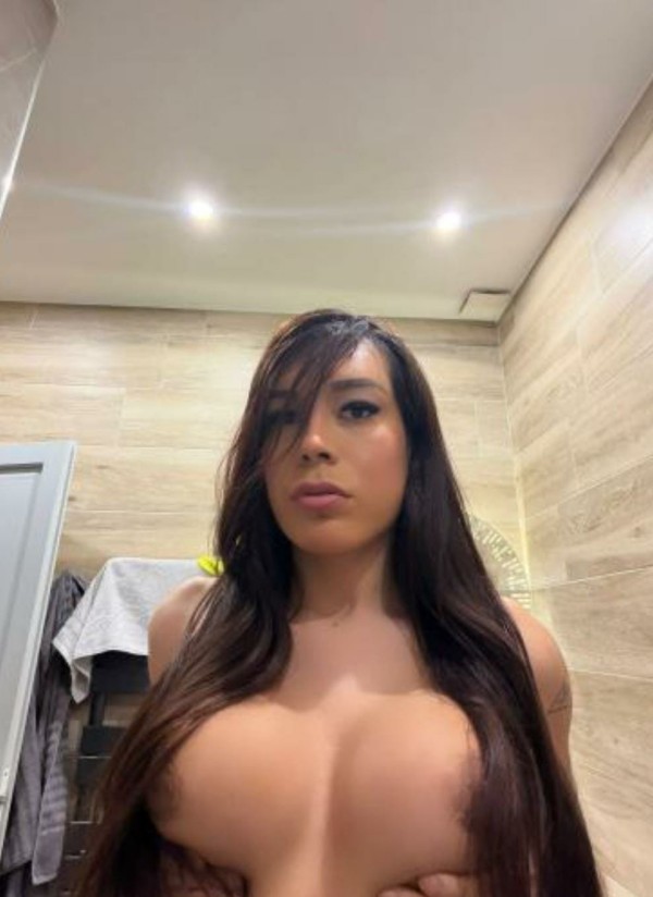 trans , fiestera activa lechera muy cachonda