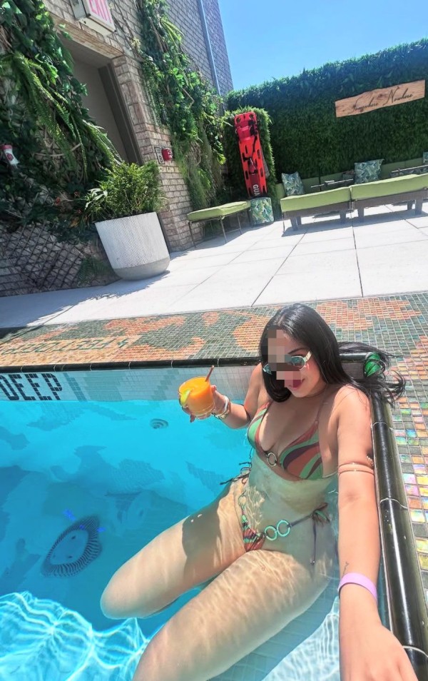 Jovencita de pechos naturales,caliente y fiestera