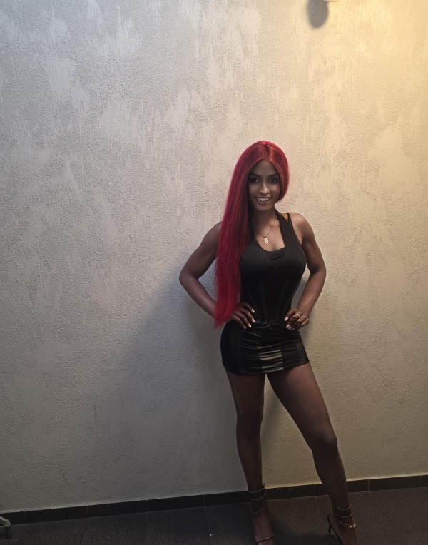 SARAY CHICA TRANS LATINA PELIRROJA DOTADA FIESTERA XL PASO