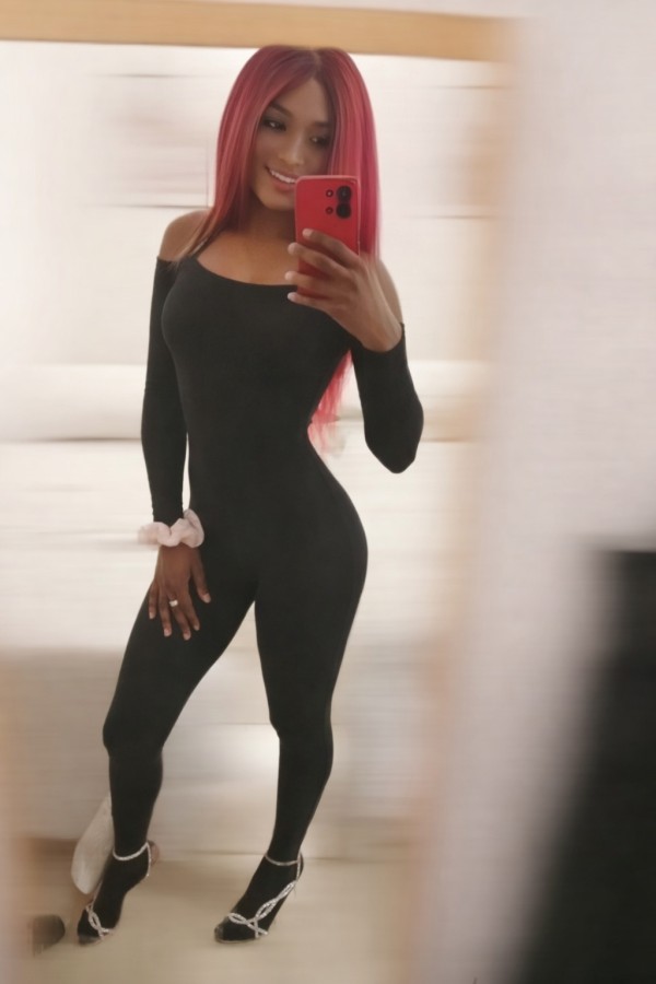 SARAY CHICA TRANS LATINA PELIRROJA DOTADA FIESTERA XL PASO