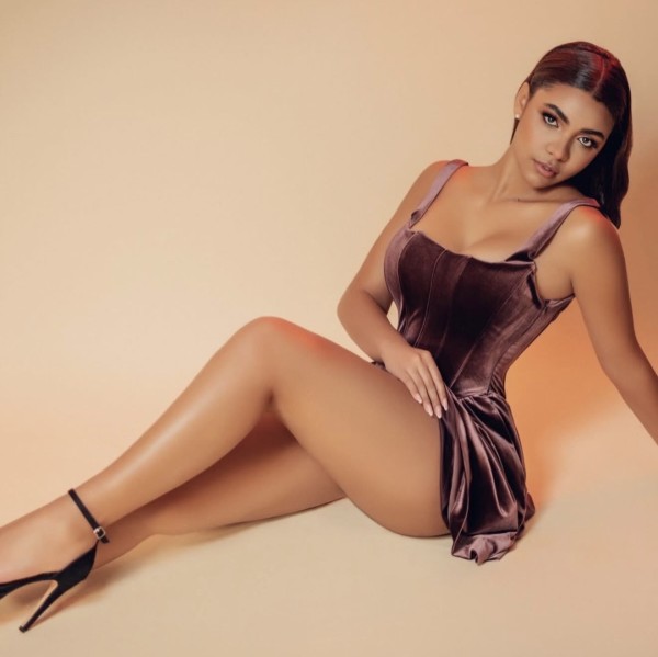 Pelinegra SEXY FIESTERA