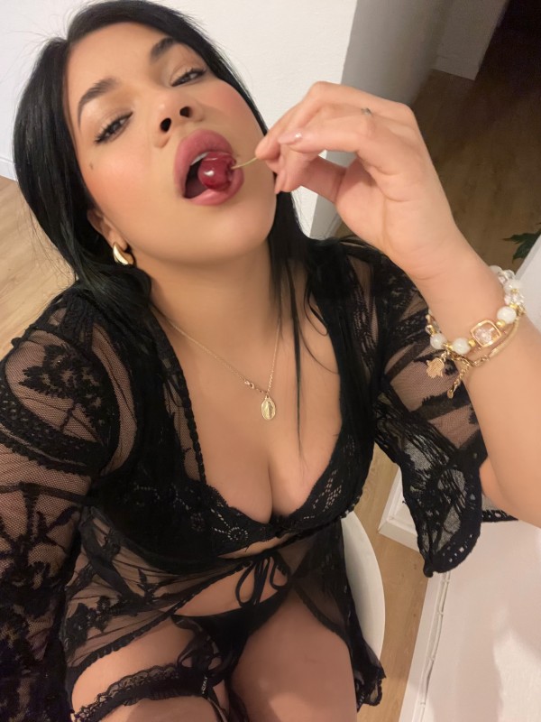 Sexy ardiente y complaciente soy nueva por la zona hago de todo