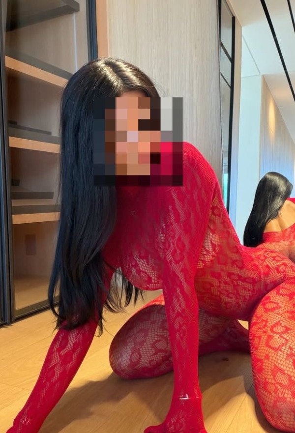 Real Cuerpo y pechos Naturales delgada y Besos apasionados
