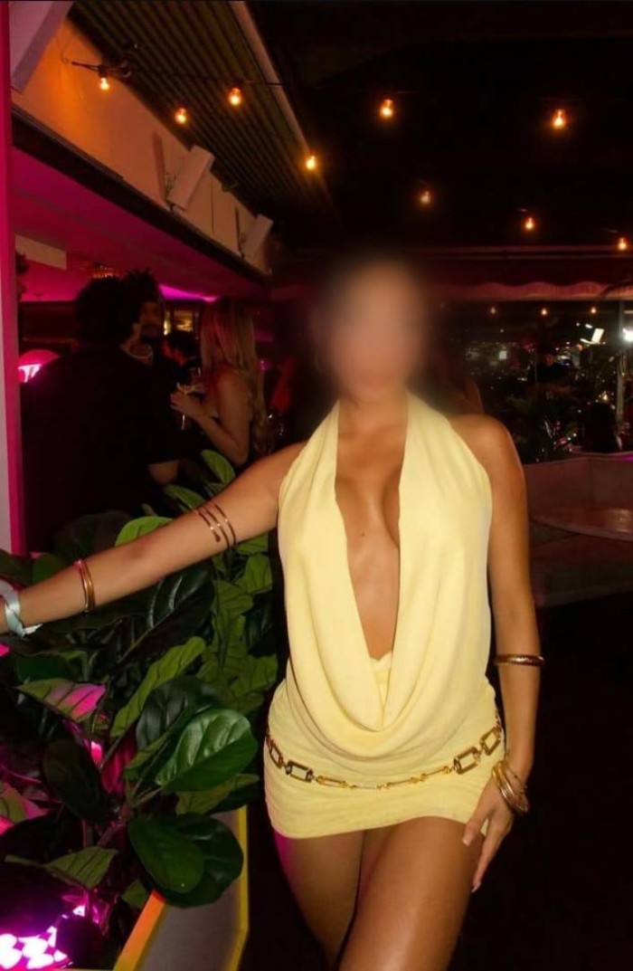 Sexy mexicana independiente, squirting, trio