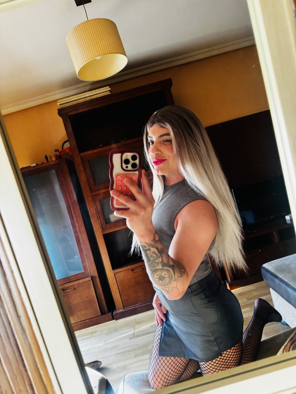 Antonella jovencita colombiana recién llegada