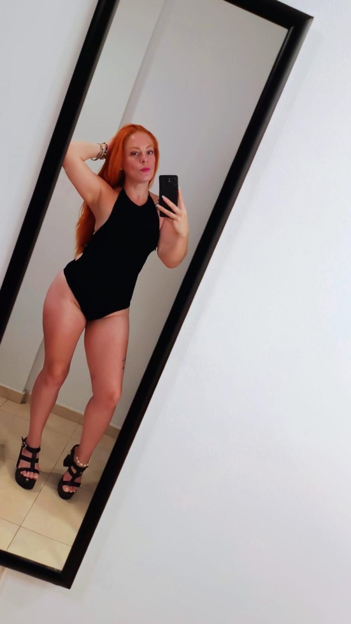 JUGUETONA CANARIA, ARDIENTE EN VILLAGARCÍA