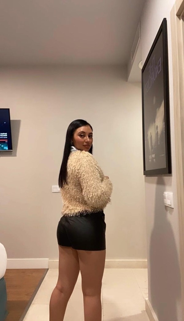 SENSUAL Y JUGUETONA LATINA