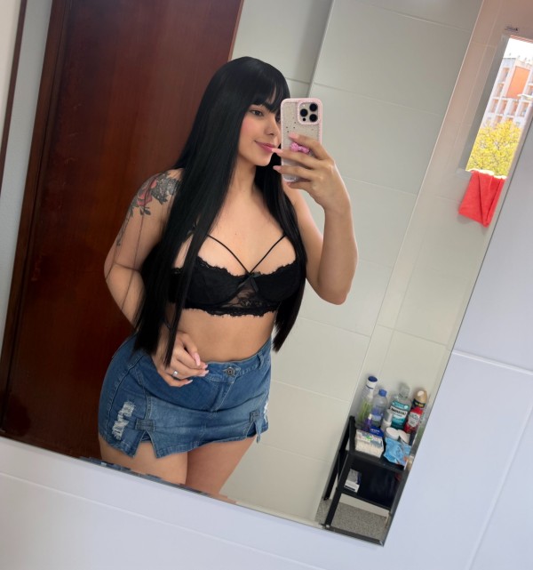 Chica, transexual muy femenina