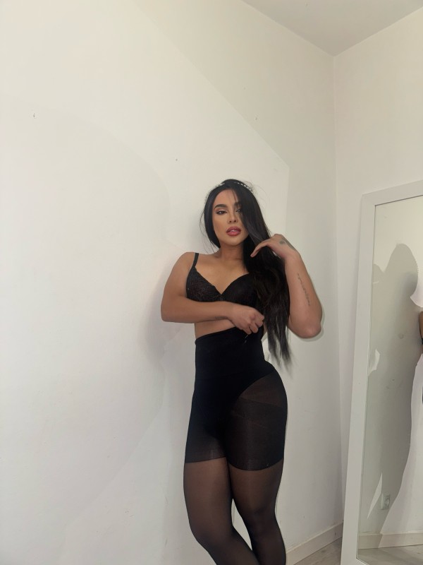 HERMOSA COLOMBIANA CHICA TRANS