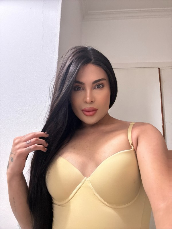 HERMOSA COLOMBIANA CHICA TRANS