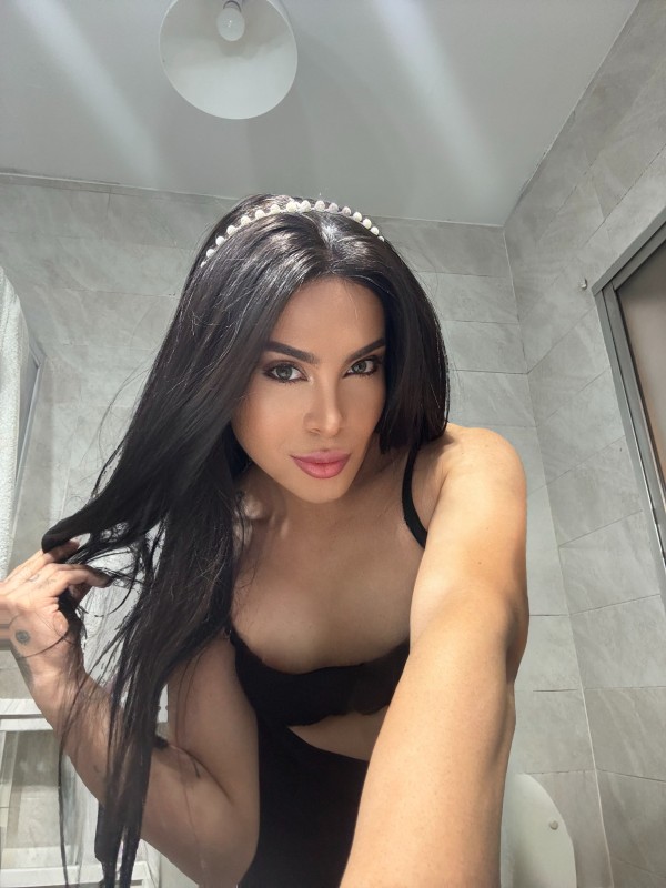 HERMOSA COLOMBIANA CHICA TRANS