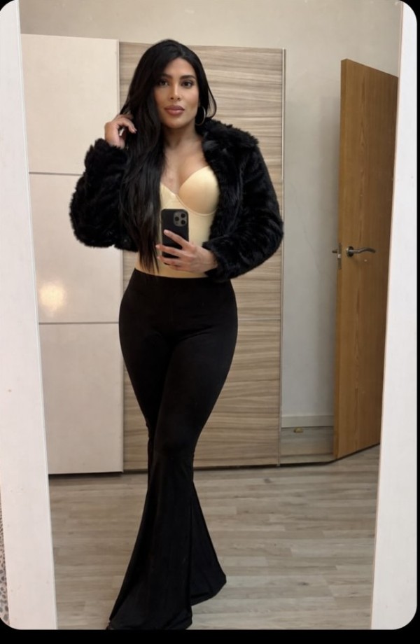 HERMOSA COLOMBIANA CHICA TRANS