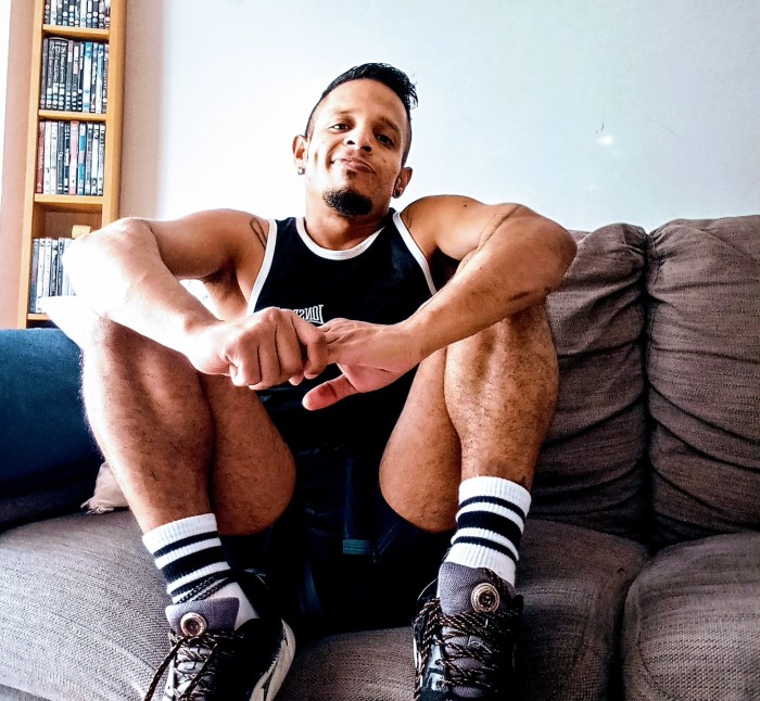 Fiesta con Colombiano Pollon/ Tengo 24 cm Reales G