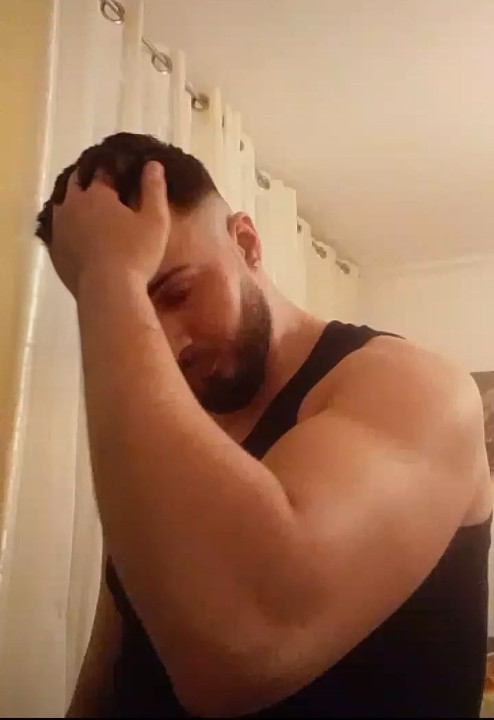 hombre muy varonil, 1,93 y 22cm de potencia