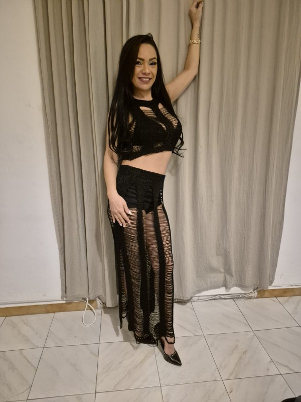 Luz · · BRASILEÑA Femenina, atractiva y con energía latina.