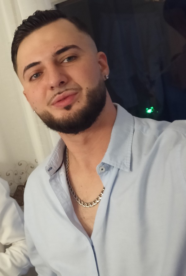 hombre muy varonil, 1,93 y 22cm de potencia