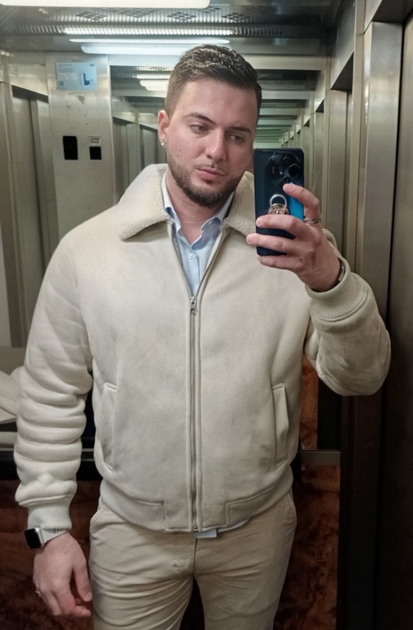 hombre muy varonil, 1,93 y 22cm de potencia