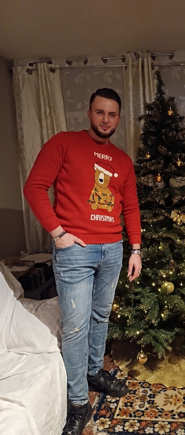 hombre muy varonil, 1,93 y 22cm de potencia