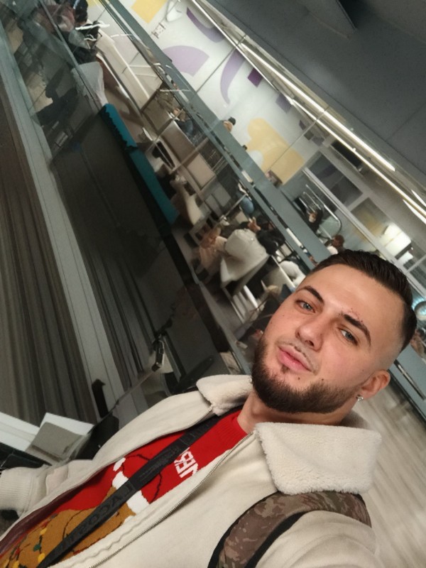 hombre muy varonil, 1,93 y 22cm de potencia