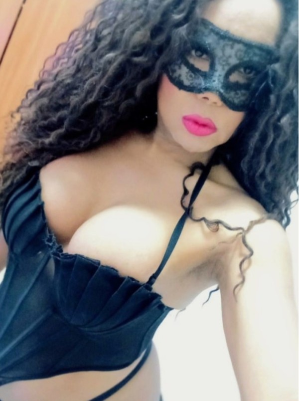 Toda una lujuria de chica con dotación XXL solo para ti ven