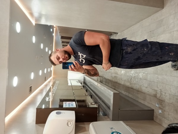 hombre muy varonil, 1,93 y 22cm de potencia