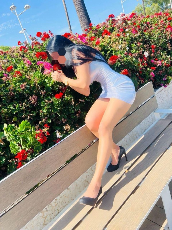 Jovencita muy apasionada recién llegada