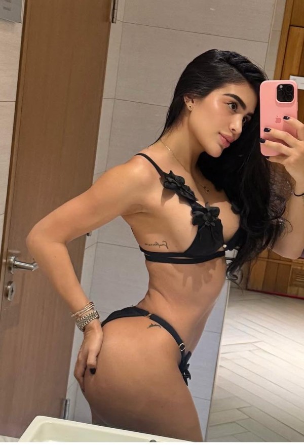 Latina insaciable muy golosa