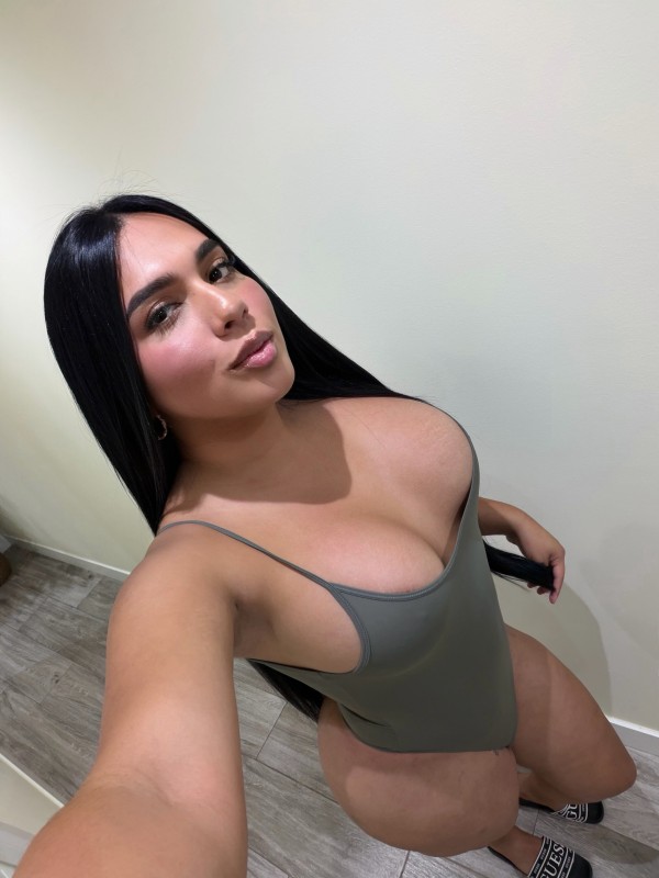 Cerda cañera con polla gorda muy cargada de leche