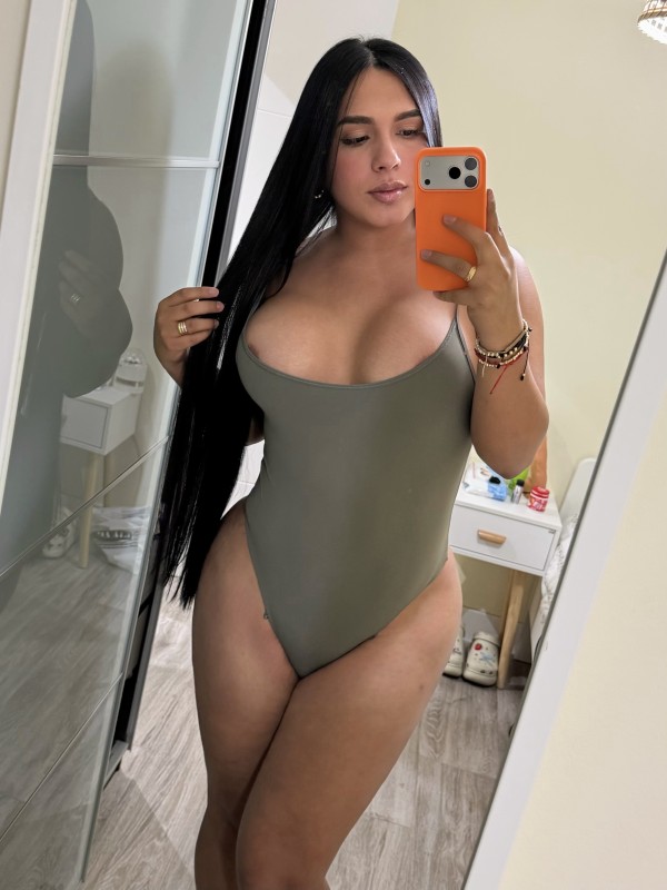 Cerda cañera con polla gorda muy cargada de leche