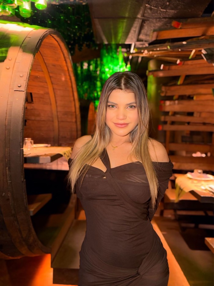 TIERNA JOVEN CALIDA, CERCANA Y MORBOSA