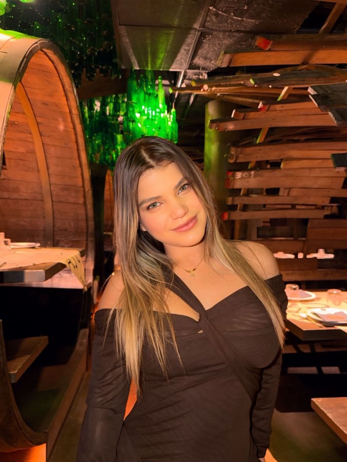 TIERNA JOVEN CALIDA, CERCANA Y MORBOSA