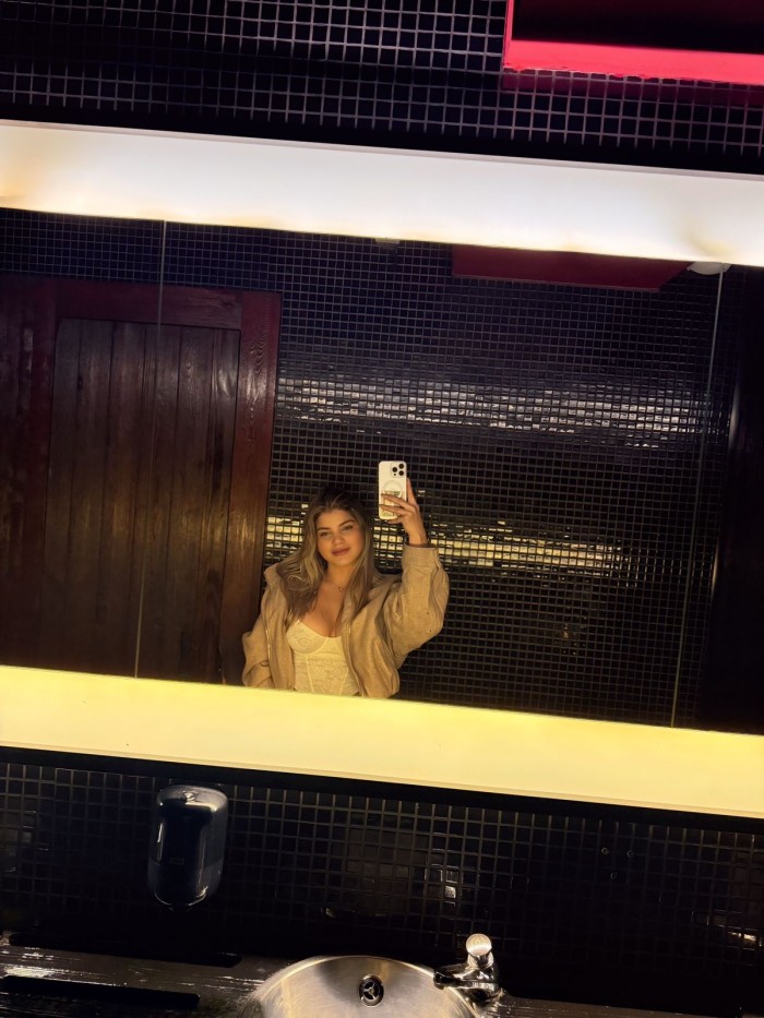 TIERNA JOVEN CALIDA, CERCANA Y MORBOSA