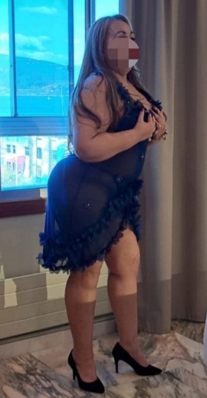 MADURITA ENCANTADORA CON MUCHAS CURVAS